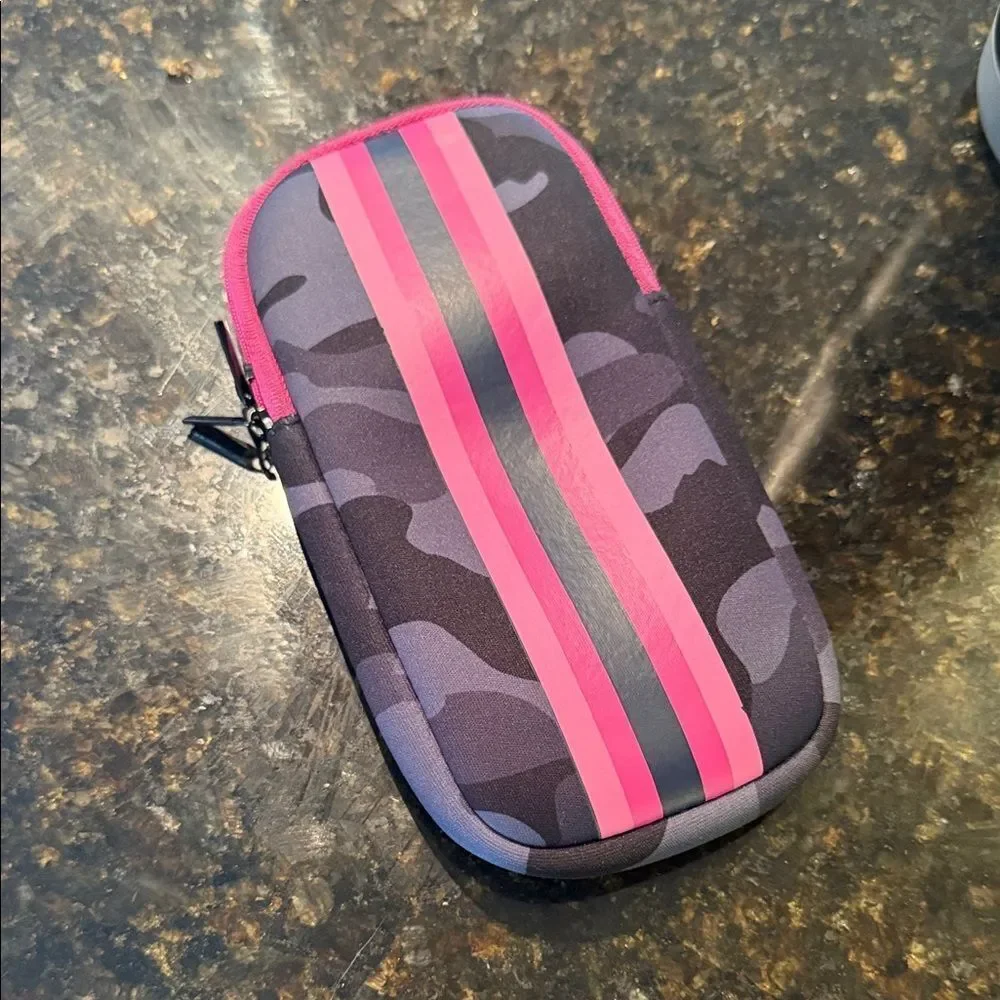 Neoprene Sunglass Case - Zipper Closure and Pockets - NWOT Navy Camo & Hot Pink